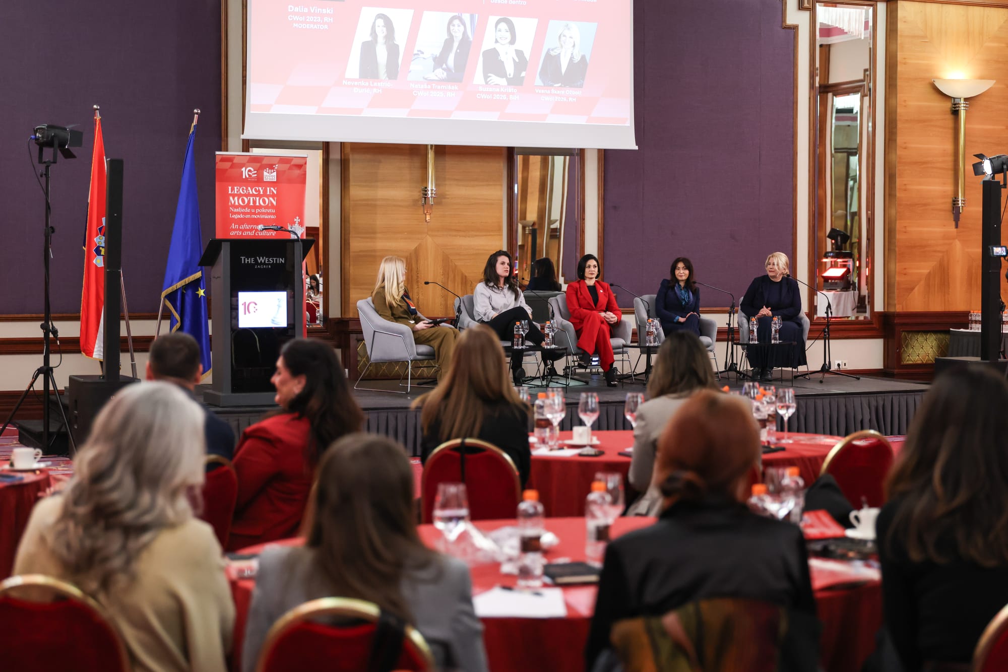 Suzana Krišto na konferencijskom panelu pred publikom